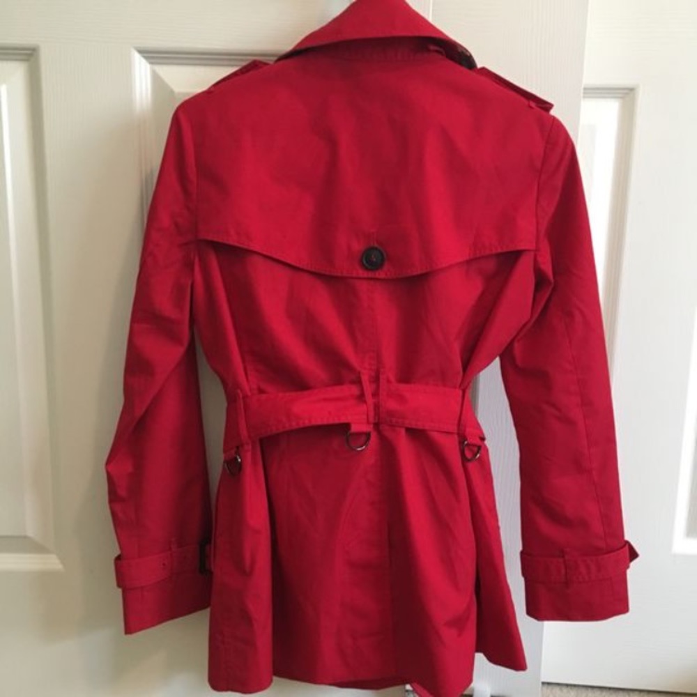 Red coat - Picture 2 of 4